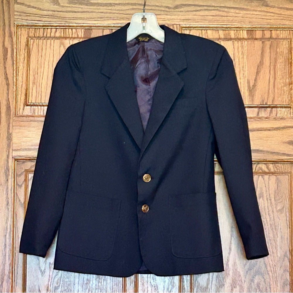 TFW Boys Navy Blazer Size 10 Fully lined with Brass Buttons on front and cuffs.
